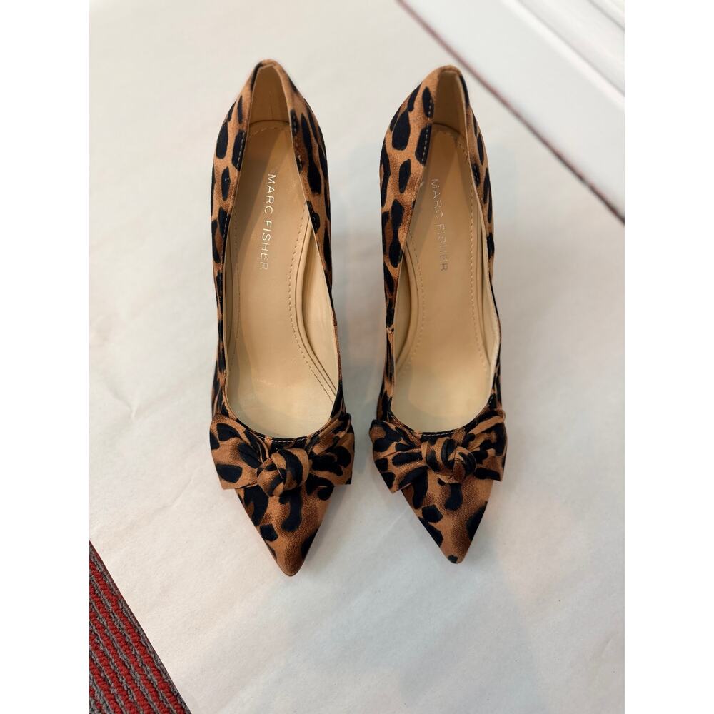 Marc Fisher Leopard Print Pointed Toe Bow Pump Heels Stilettos Size 7.5 - Picture 3 of 13